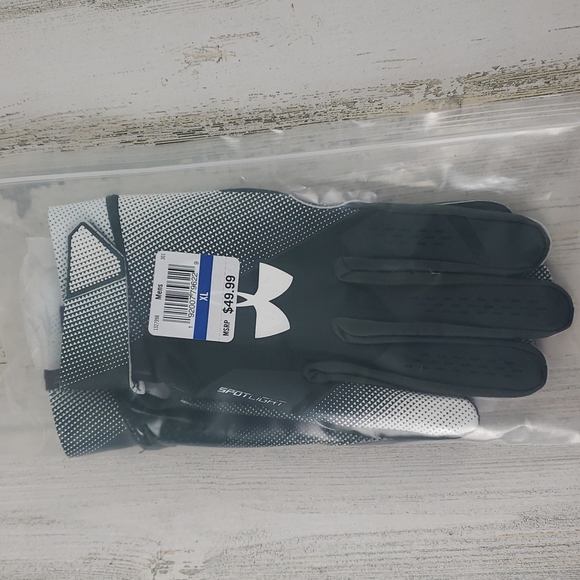 Under Armour UA spotlight NFL green and white glue grip football gloves Size XL - Picture 1 of 3